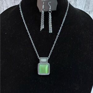 Paparazzi Silver Necklace with Green Square Pendant